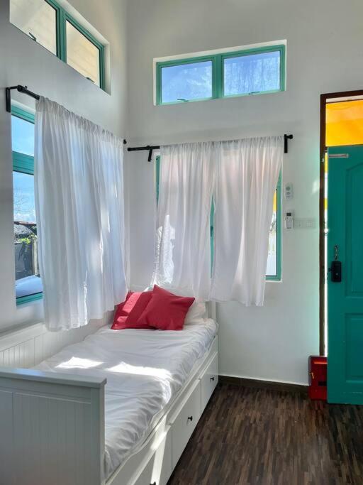Villa Sea Kecil Tiny House Near Jetty Of Kuala Besut Kampong Nail Exterior foto