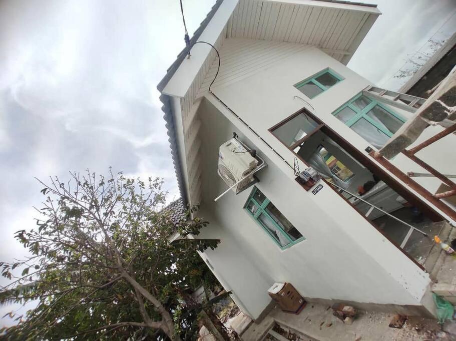 Villa Sea Kecil Tiny House Near Jetty Of Kuala Besut Kampong Nail Exterior foto
